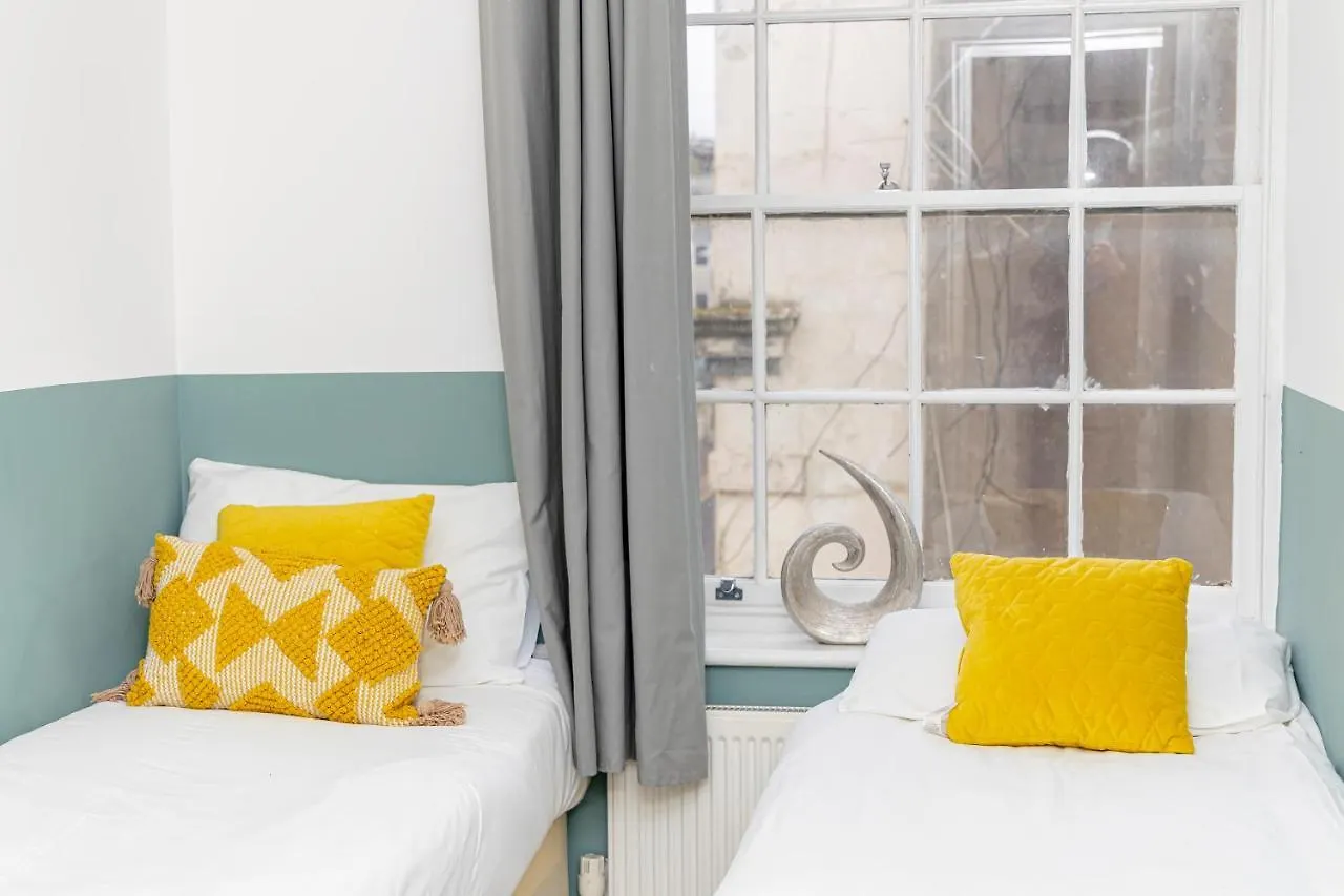 Flash Sale Central Hove 2 Bedroom Flat Bn38Bru05 0*, ברייטון