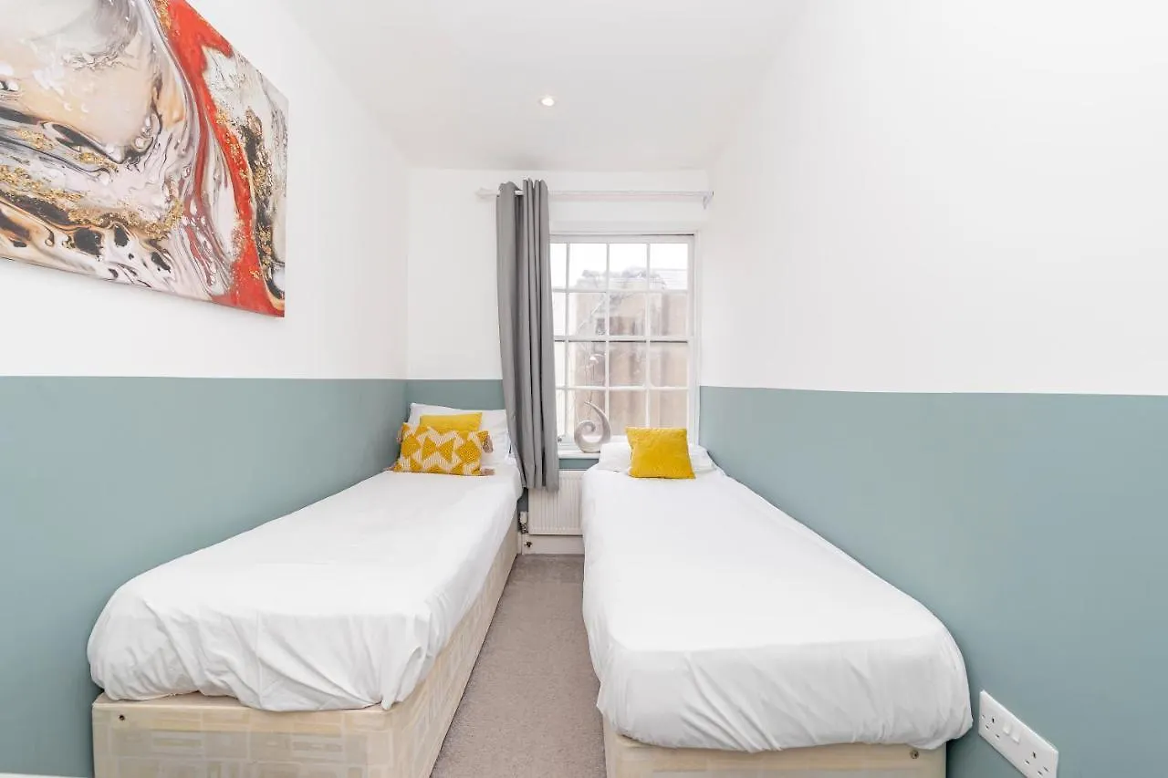 Flash Sale Central Hove 2 Bedroom Flat Bn38Bru05 ברייטון