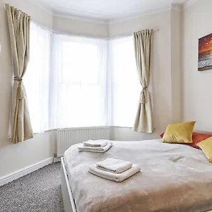 https://lovely-1-bedroom-condo-near-the-sea-front.cambridgehotelsuk.com